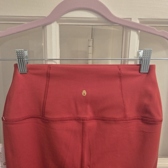 Spiritual Gangster ADA HW 7/8 "Super Smooth" Leggings In A Rust Color - Picture 5 of 9